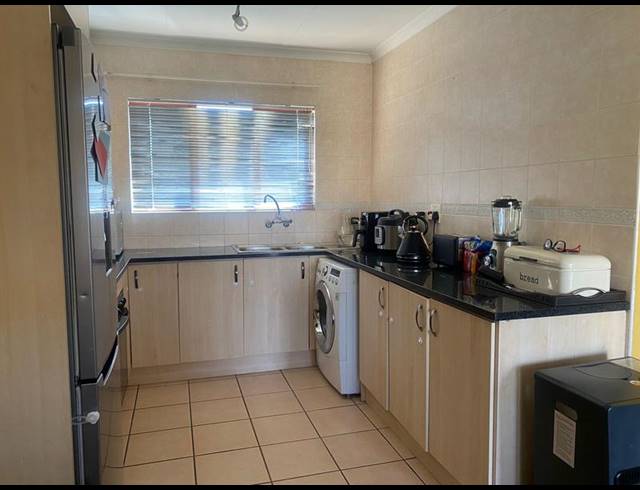 2 BEDROOM TOWNHOUSE FOR SALE IN MEREDALE